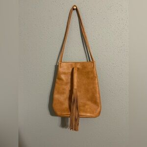 Elegant Tan Leather Shoulder Bag